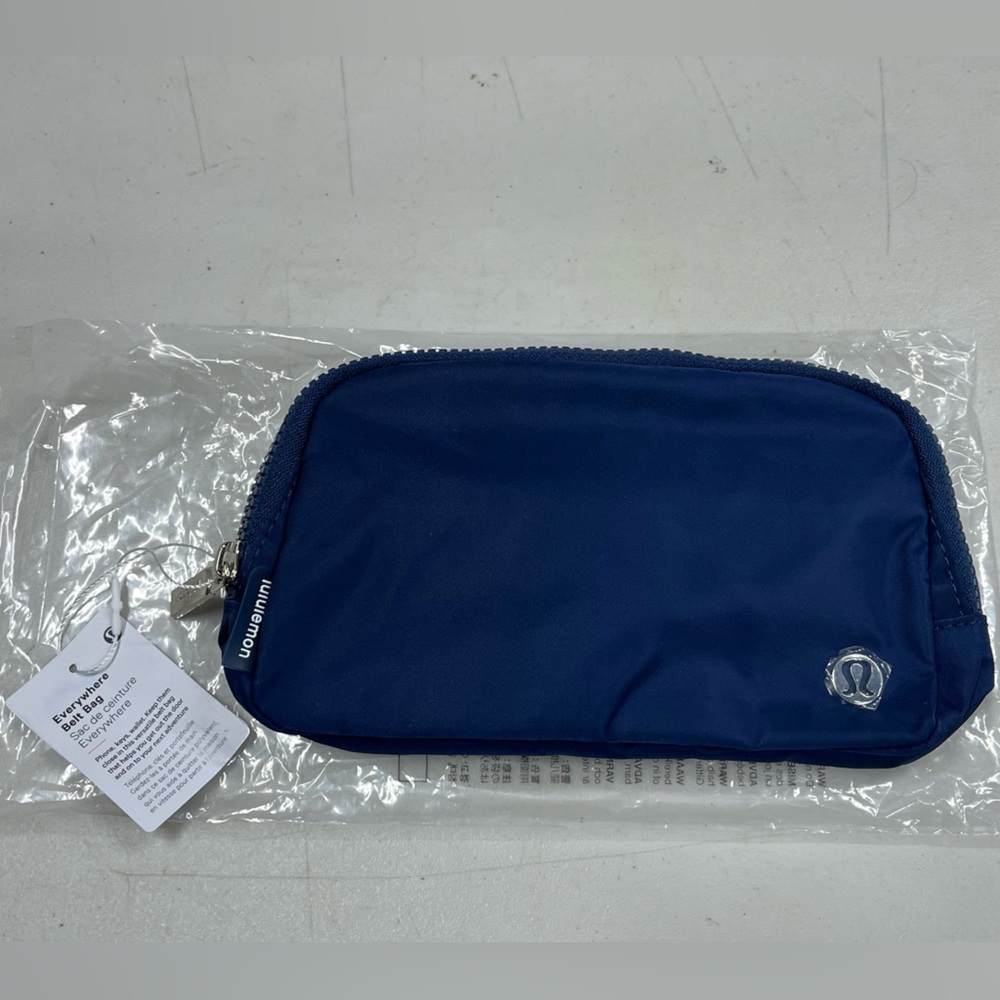 Lululemon Everywhere Crossbody Belt Bag 1L Navy NWT